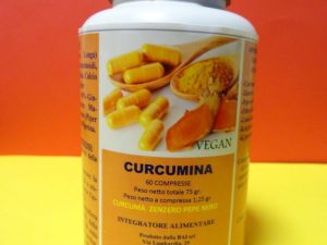Curcumina piperina zenzero